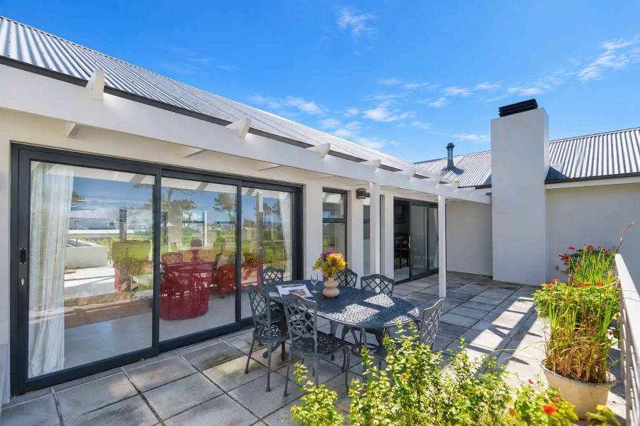 4 Bedroom Property for Sale in Fernkloof Estate Western Cape